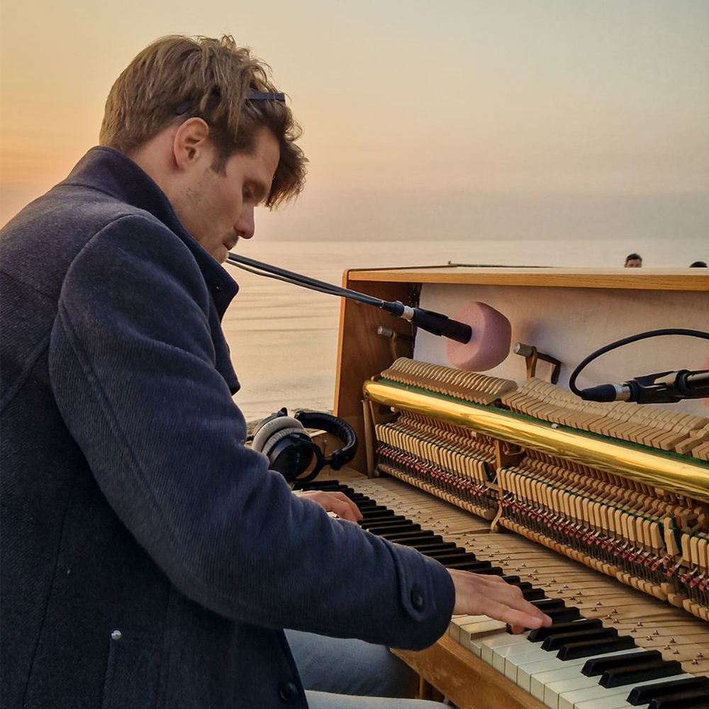 Konzert Hans Howitz. Magie am Klavier und Synthesizer. Konzert Hans Howitz. Magie am Klavier und Synthesizer.